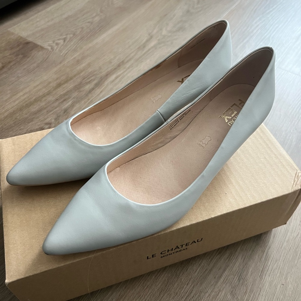 Low kitten heel